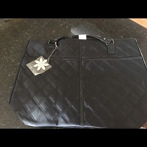 *NEW*BLACK QUILT LOOKING PURSE!